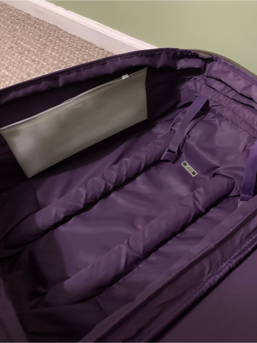 Tumi Signature Collection Carry On suitcase Luggage 22" - Picture 11 of 12